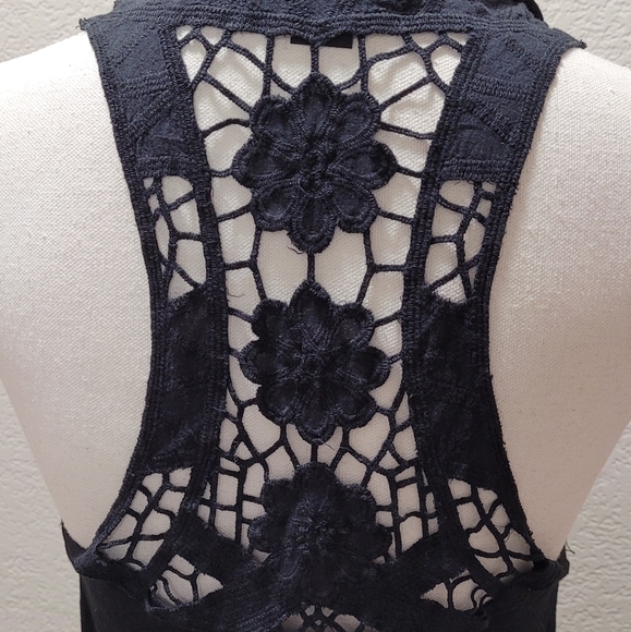 Black Sleeveless Cardigan - Picture 4 of 4